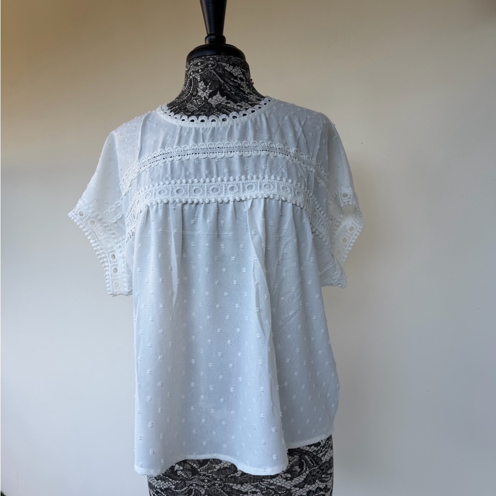 Women’s short Sleeve White Top With Lace Appliqués by Dokotoo size XL